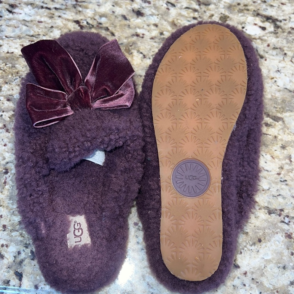 Loved in excellent condition UGG slippers in Eggplant-color